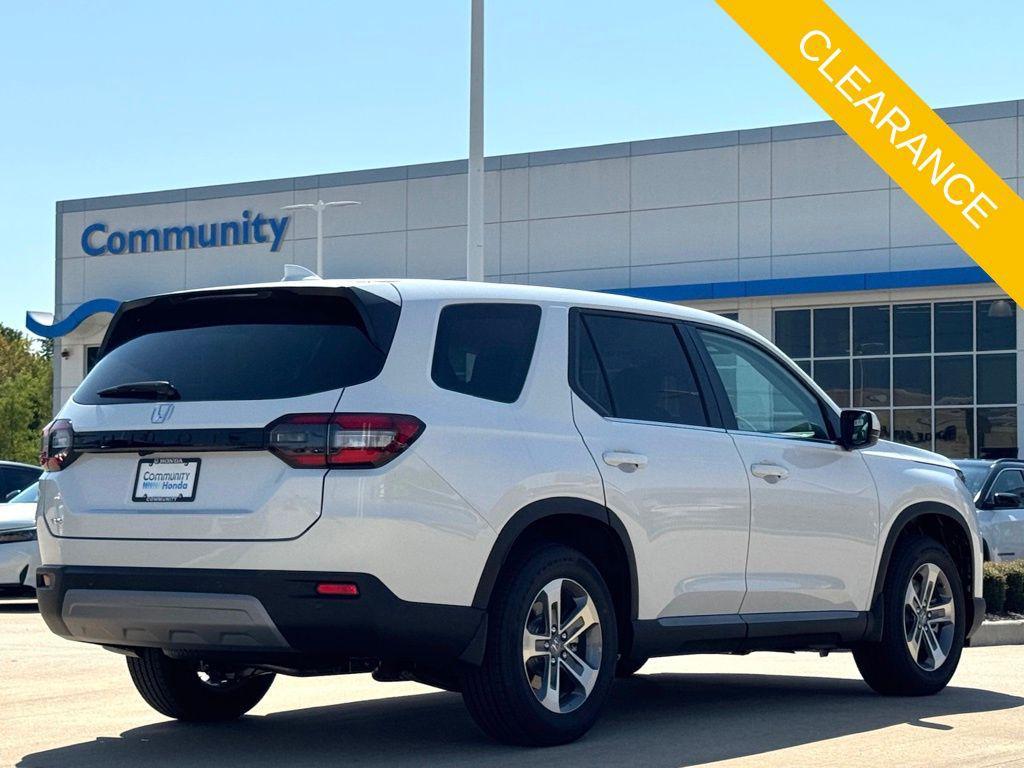 new 2025 Honda Pilot car, priced at $45,393