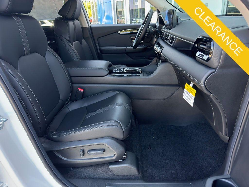 new 2025 Honda Pilot car, priced at $45,393