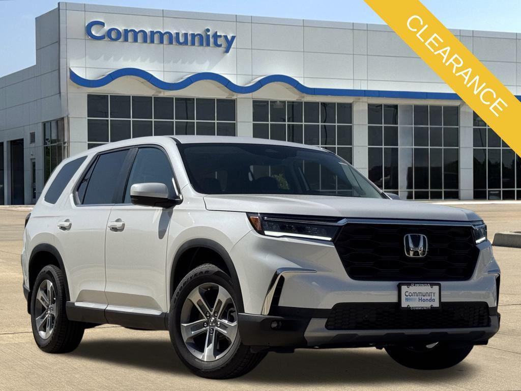 new 2025 Honda Pilot car, priced at $45,393