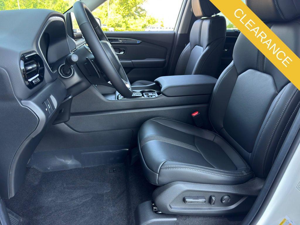 new 2025 Honda Pilot car, priced at $45,393