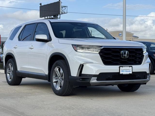 new 2025 Honda Pilot car, priced at $45,350