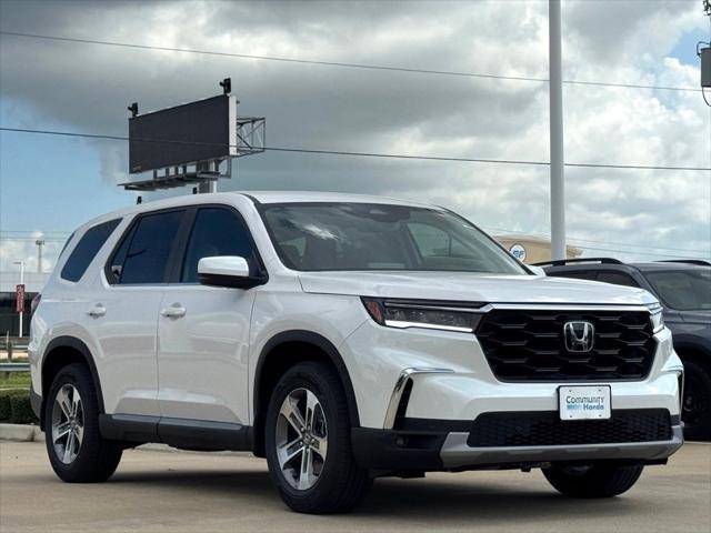 new 2025 Honda Pilot car, priced at $45,405