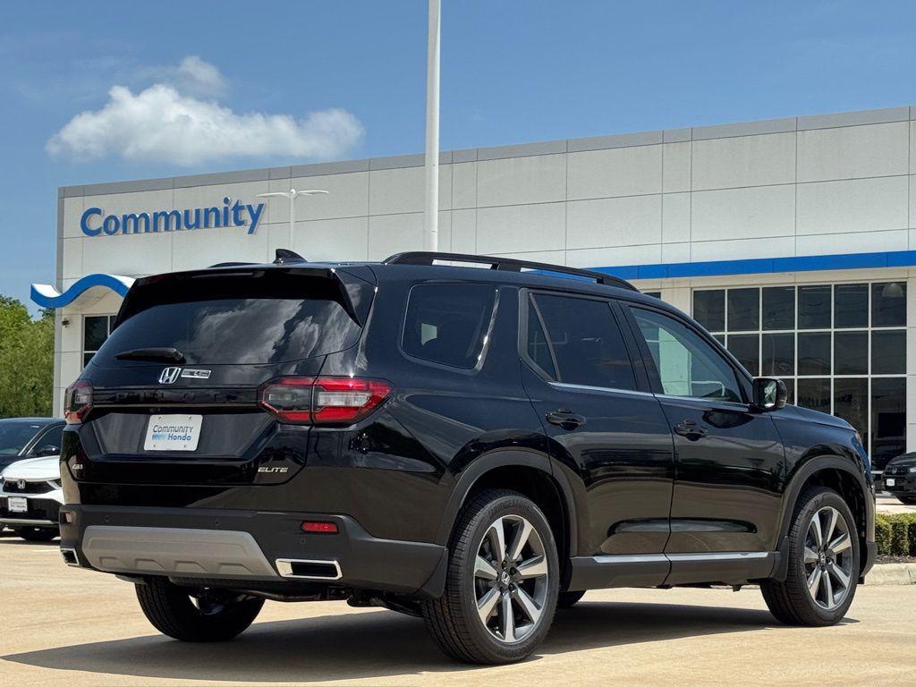 new 2025 Honda Pilot car, priced at $54,530