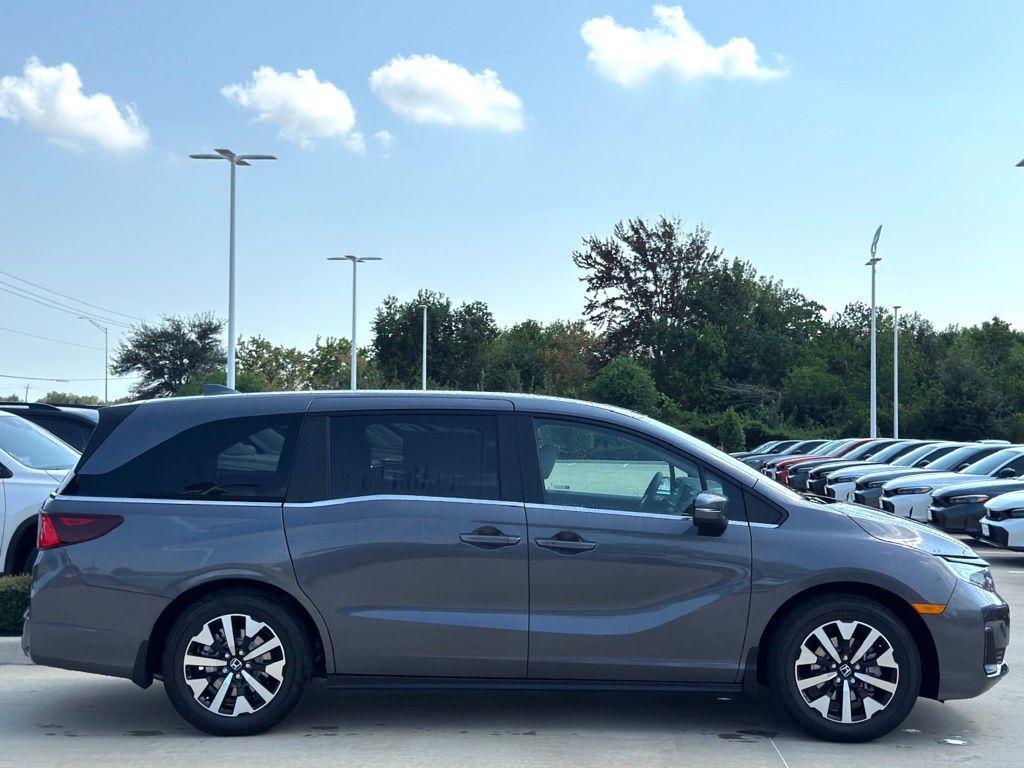 new 2026 Honda Odyssey car, priced at $44,290