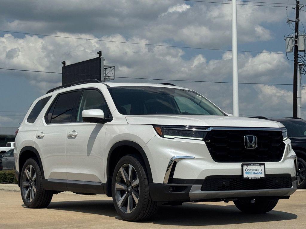 new 2025 Honda Pilot car, priced at $55,030