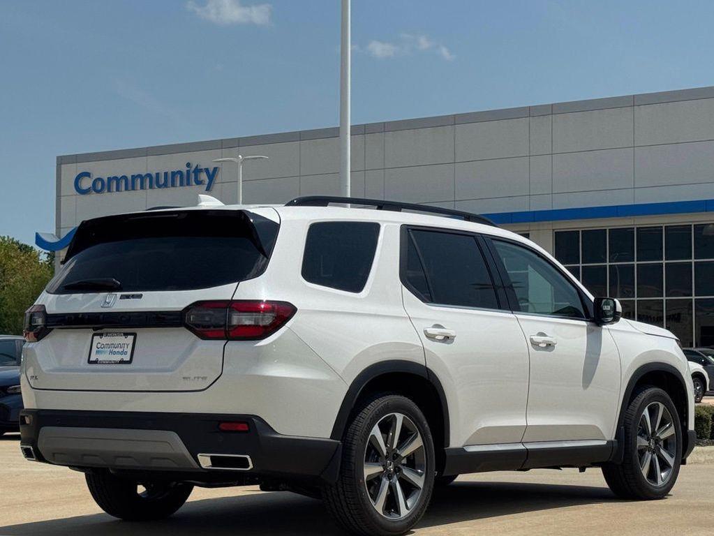 new 2025 Honda Pilot car, priced at $55,030