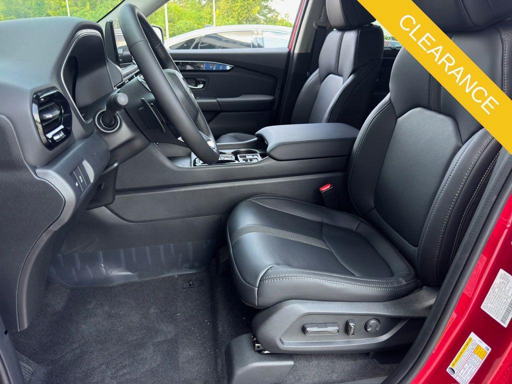 new 2025 Honda Pilot car, priced at $47,550