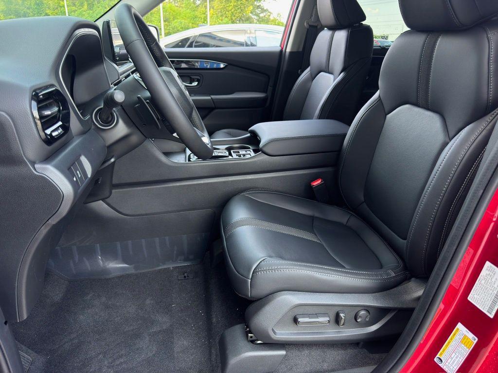 new 2025 Honda Pilot car, priced at $47,550