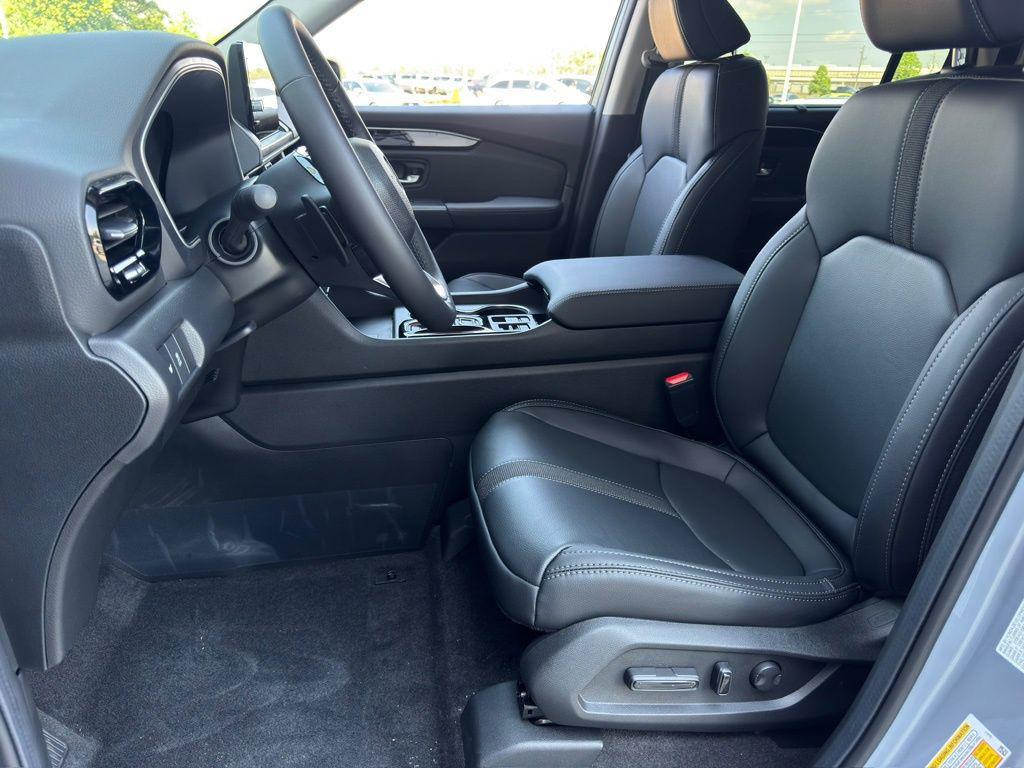 new 2025 Honda Pilot car, priced at $49,450