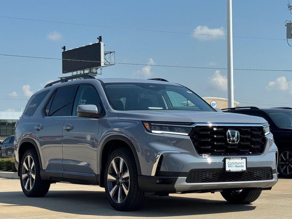 new 2025 Honda Pilot car, priced at $49,450