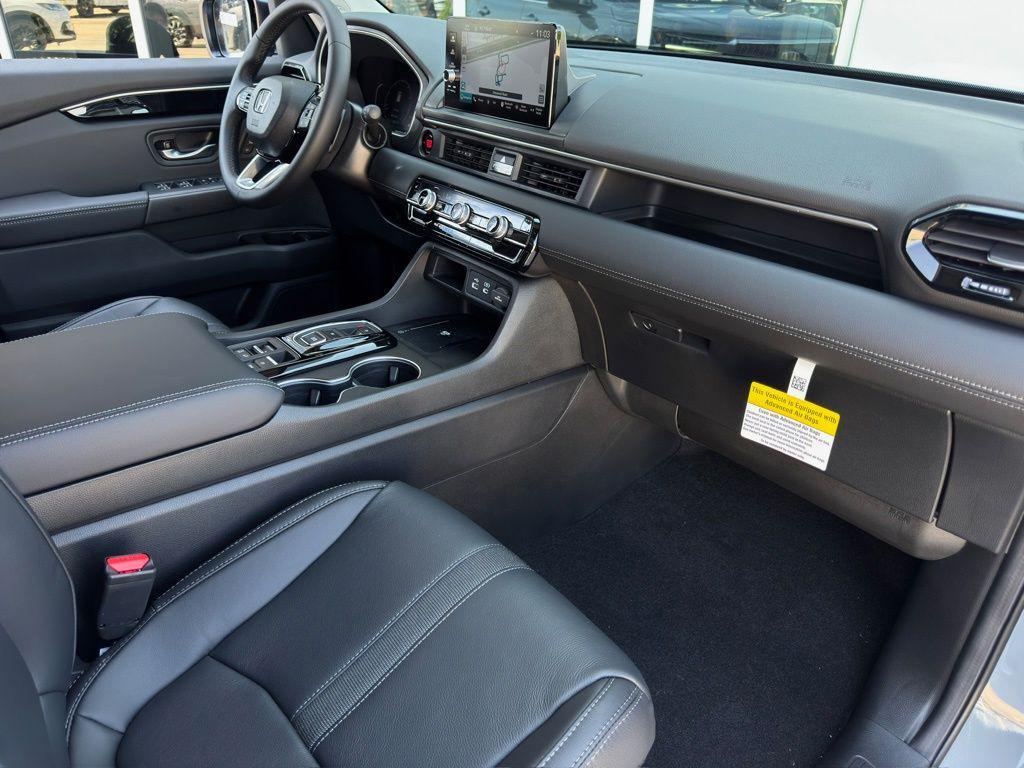 new 2025 Honda Pilot car, priced at $49,450