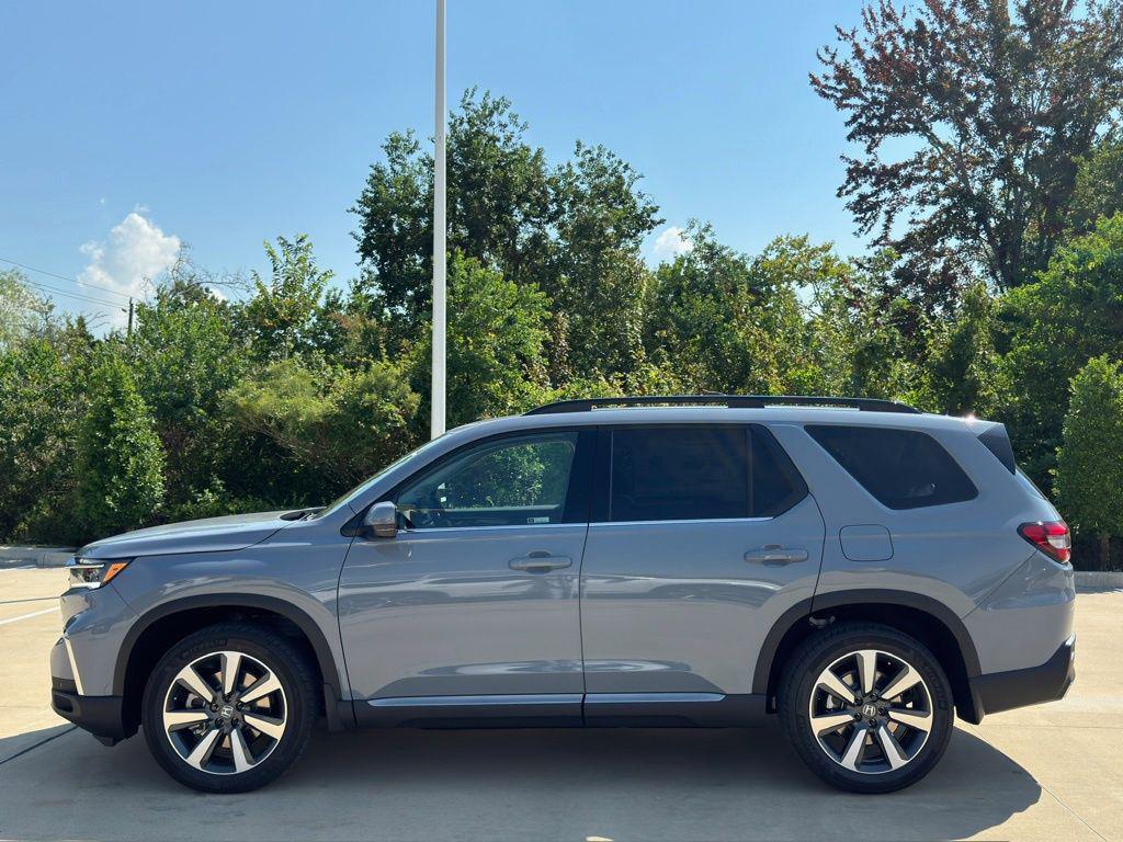 new 2025 Honda Pilot car, priced at $49,450