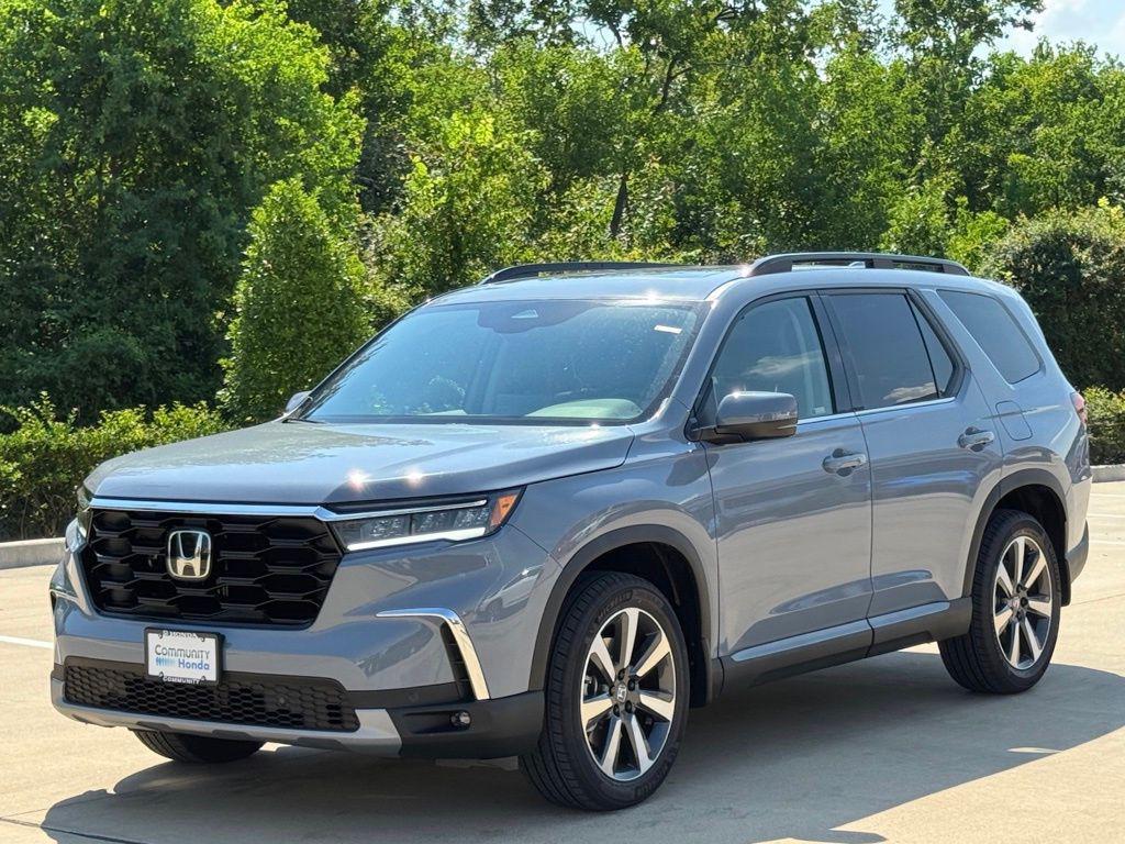 new 2025 Honda Pilot car, priced at $49,450