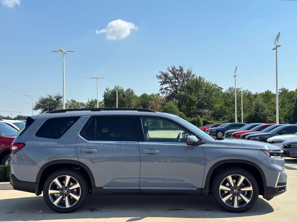 new 2025 Honda Pilot car, priced at $55,030