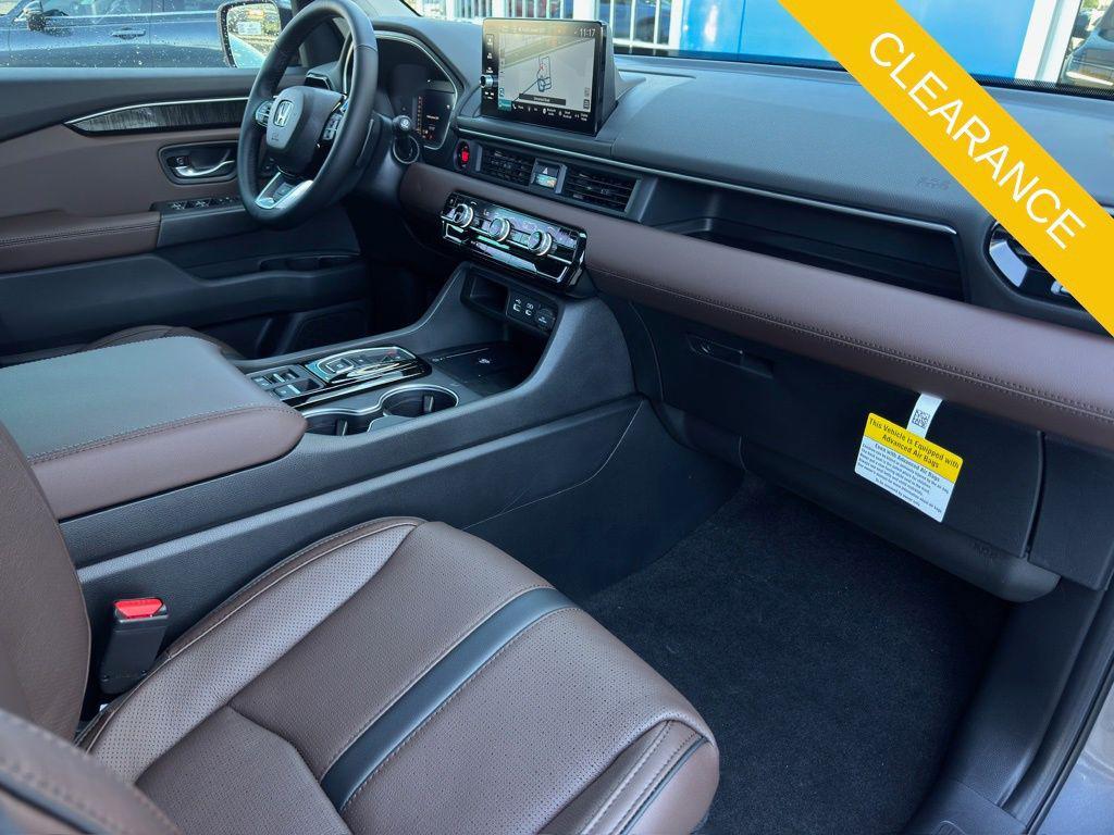 new 2025 Honda Pilot car, priced at $54,575