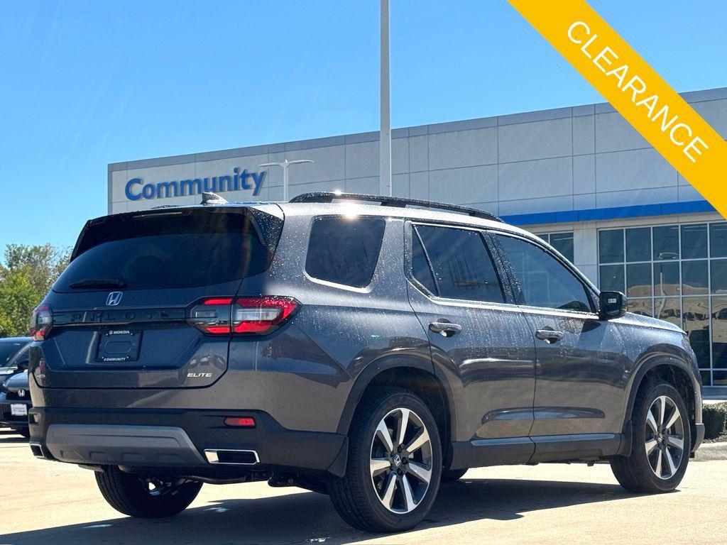 new 2025 Honda Pilot car, priced at $54,575