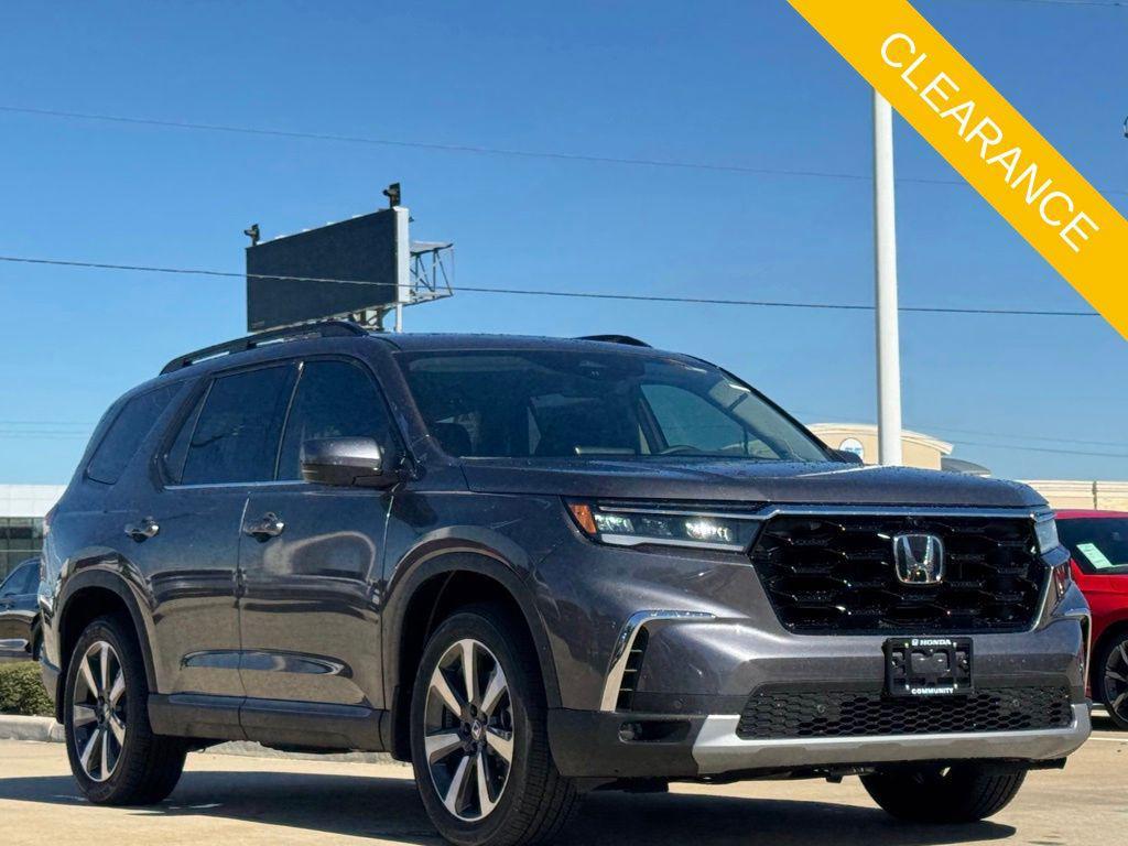 new 2025 Honda Pilot car, priced at $54,575