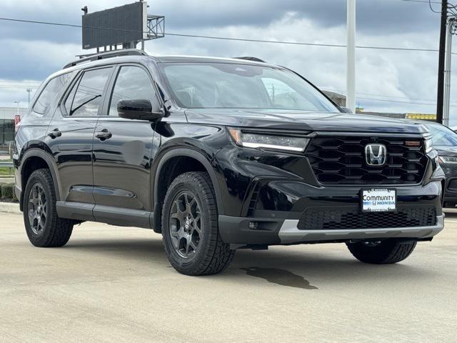 new 2025 Honda Pilot car, priced at $50,495