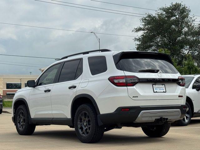 new 2025 Honda Pilot car, priced at $51,305