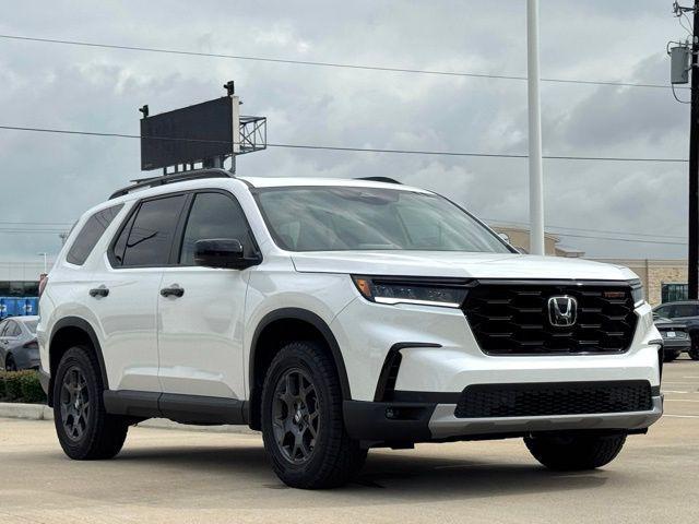 new 2025 Honda Pilot car, priced at $51,305