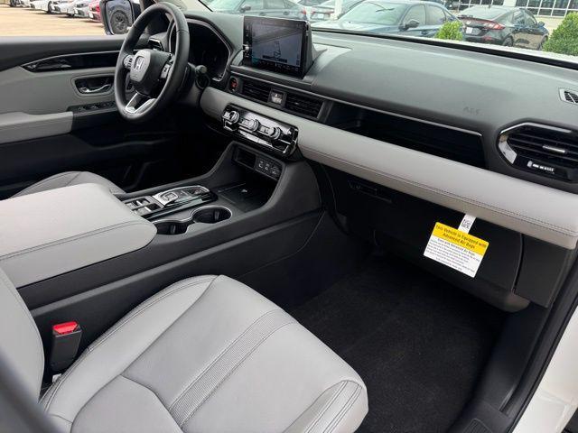 new 2025 Honda Pilot car, priced at $49,405