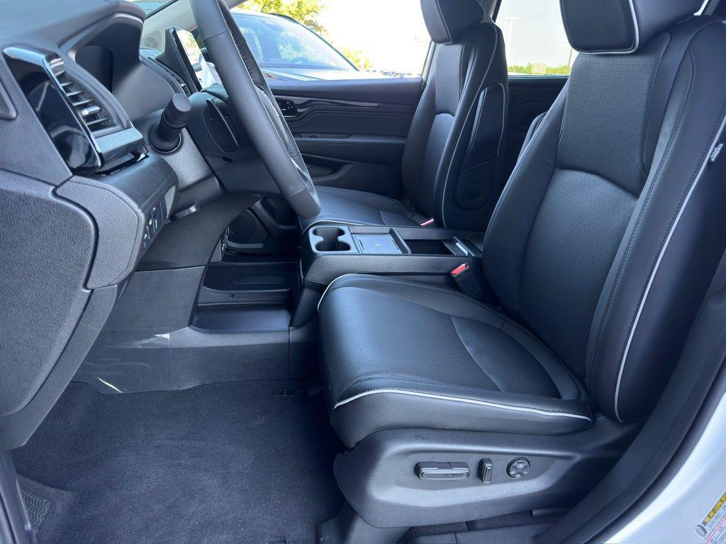 new 2026 Honda Odyssey car, priced at $53,645
