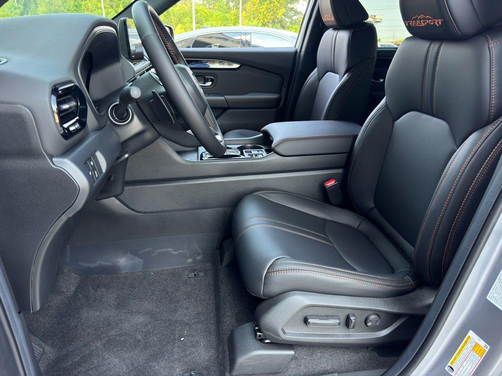 new 2025 Honda Pilot car, priced at $50,895