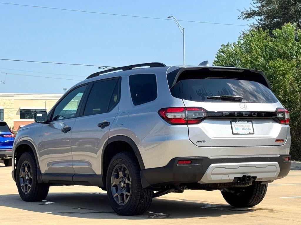 new 2025 Honda Pilot car, priced at $50,895