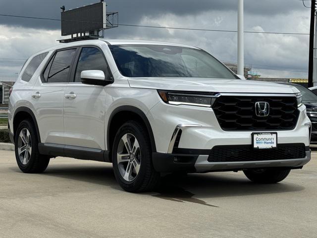 new 2025 Honda Pilot car, priced at $45,050