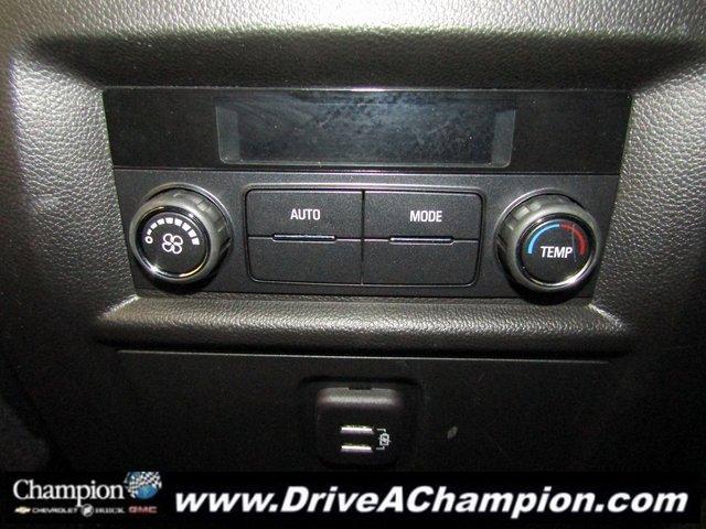 used 2023 Chevrolet Traverse car, priced at $30,119