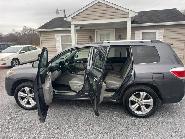 used 2013 Toyota Highlander car, priced at $12,999