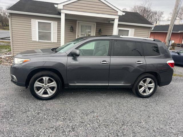 used 2013 Toyota Highlander car, priced at $12,999