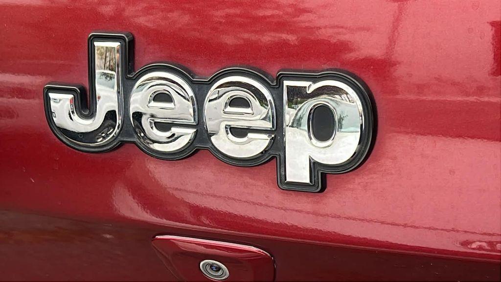 used 2017 Jeep Cherokee car, priced at $9,997