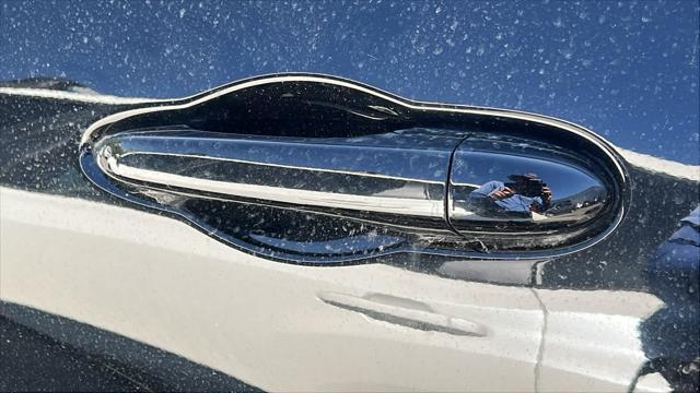used 2019 Jeep Cherokee car, priced at $18,998