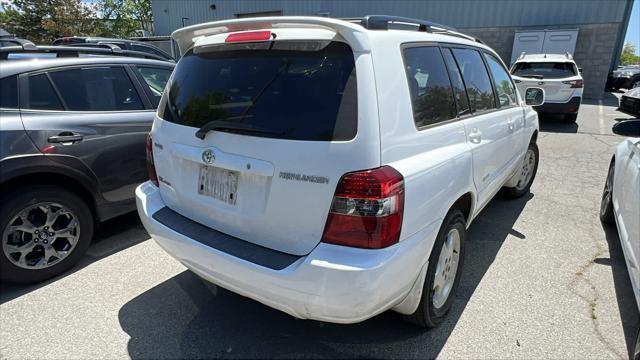 used 2007 Toyota Highlander car, priced at $9,998