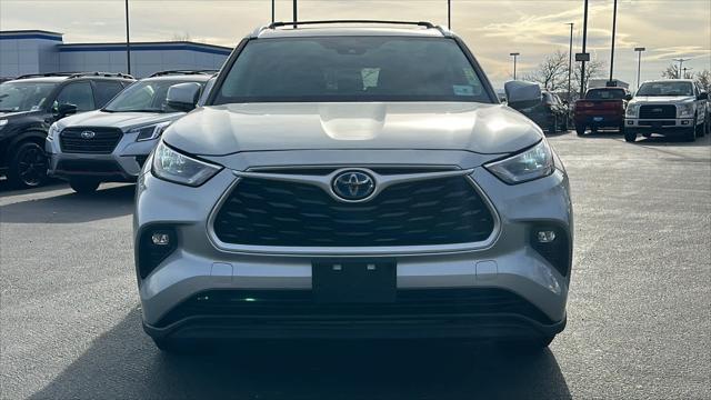 used 2020 Toyota Highlander Hybrid car, priced at $34,995