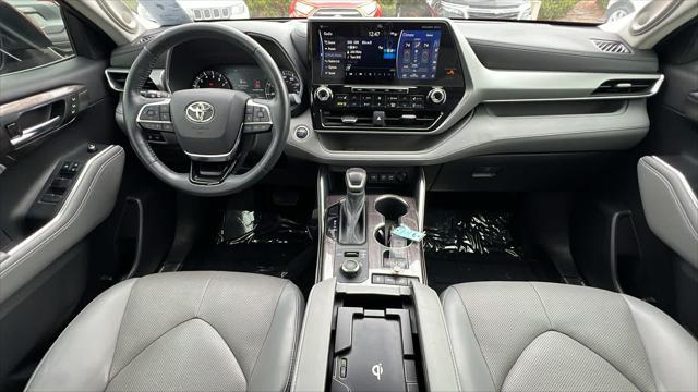 used 2021 Toyota Highlander car, priced at $36,995