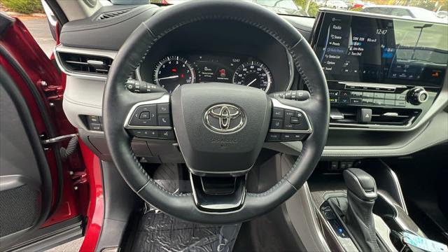 used 2021 Toyota Highlander car, priced at $36,995