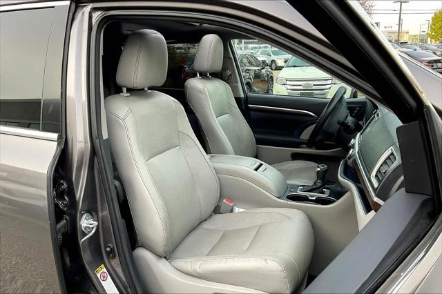 used 2015 Toyota Highlander car, priced at $20,787