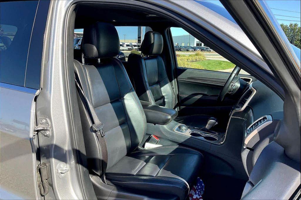 used 2017 Jeep Grand Cherokee car, priced at $14,787