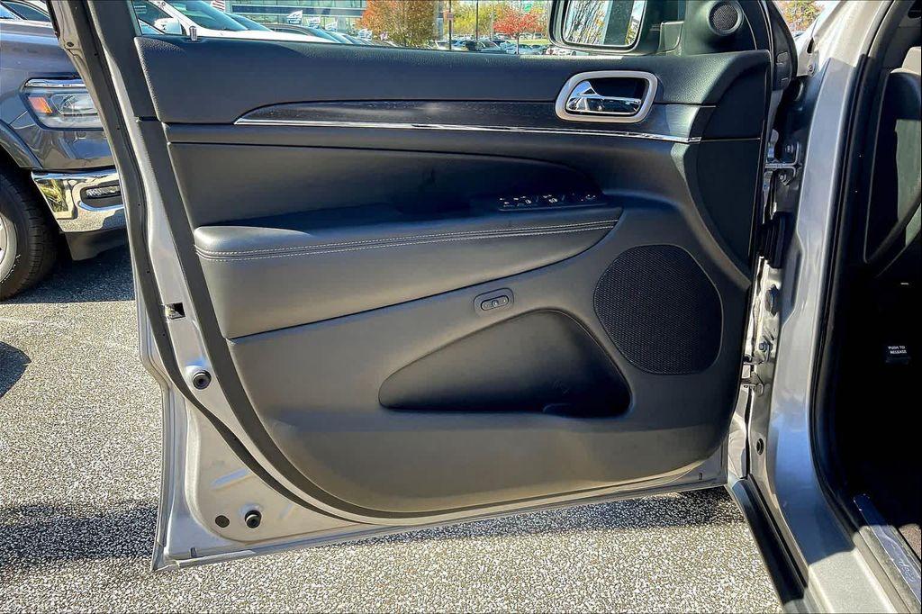 used 2017 Jeep Grand Cherokee car, priced at $14,787