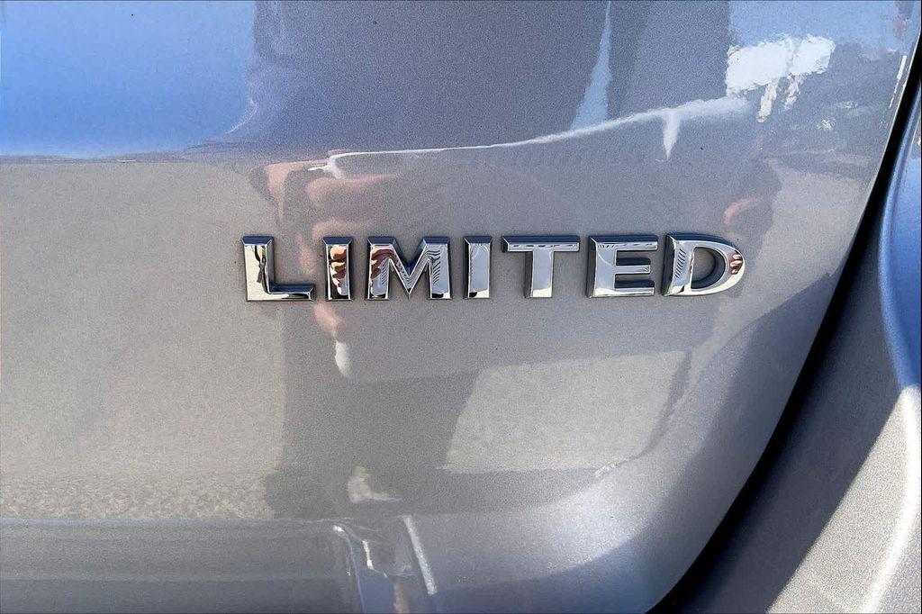 used 2017 Jeep Grand Cherokee car, priced at $14,787