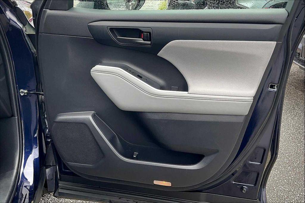used 2023 Toyota Highlander car, priced at $32,587