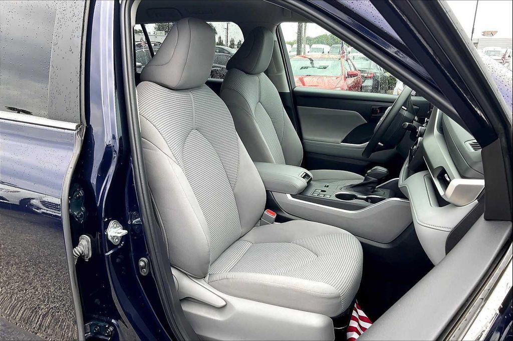 used 2023 Toyota Highlander car, priced at $32,587