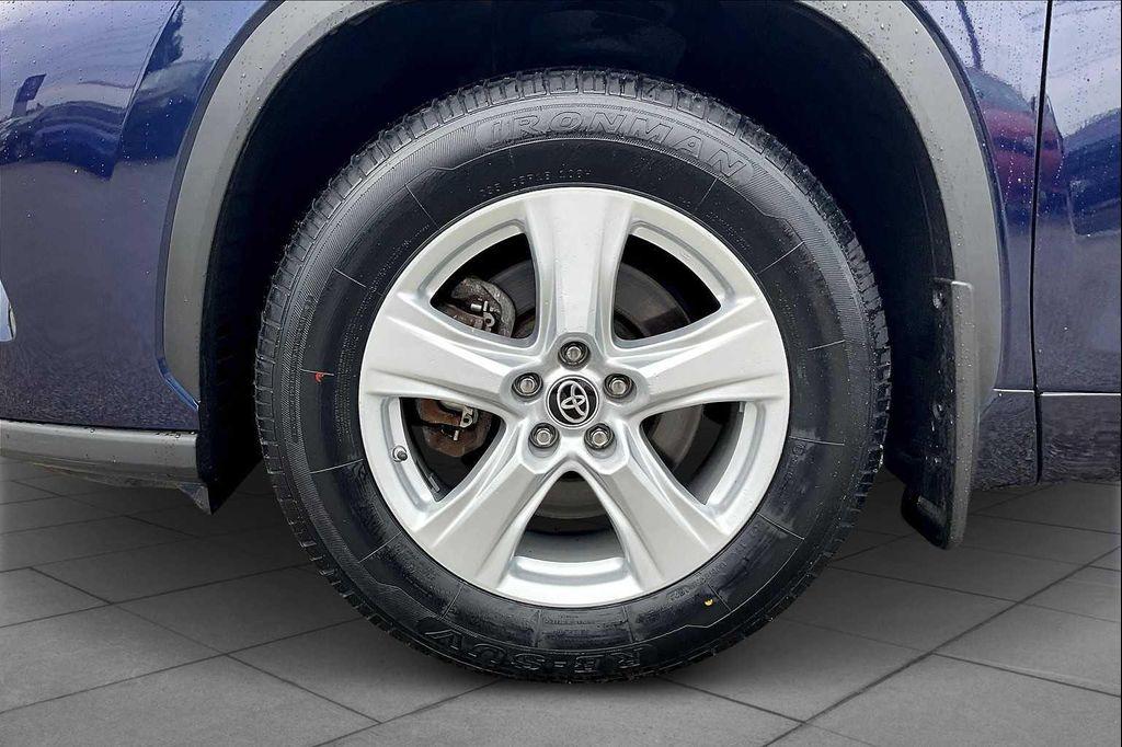 used 2023 Toyota Highlander car, priced at $32,587