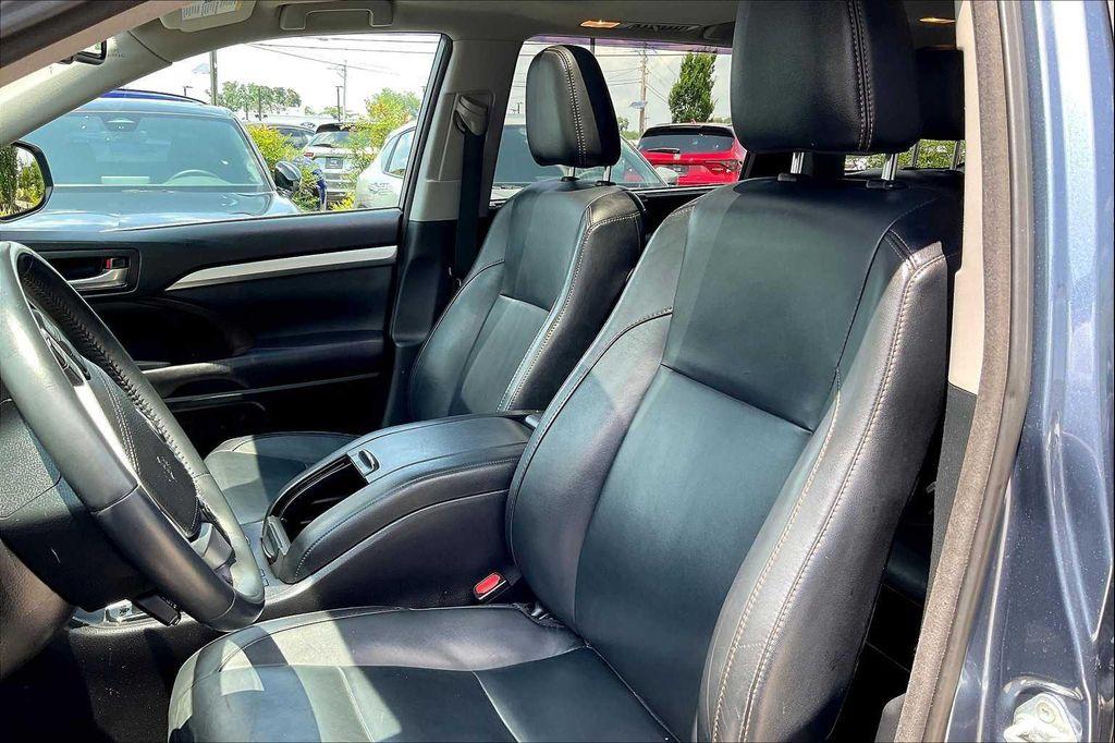 used 2016 Toyota Highlander car, priced at $16,987