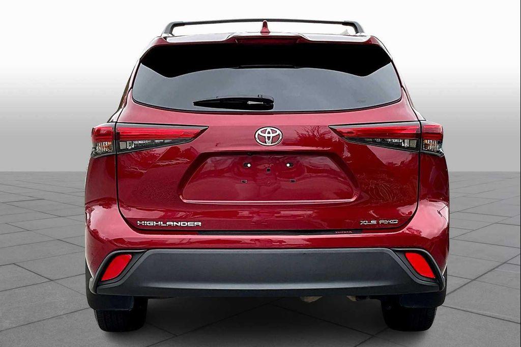 used 2022 Toyota Highlander car, priced at $31,301