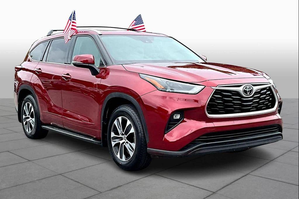 used 2022 Toyota Highlander car, priced at $31,301
