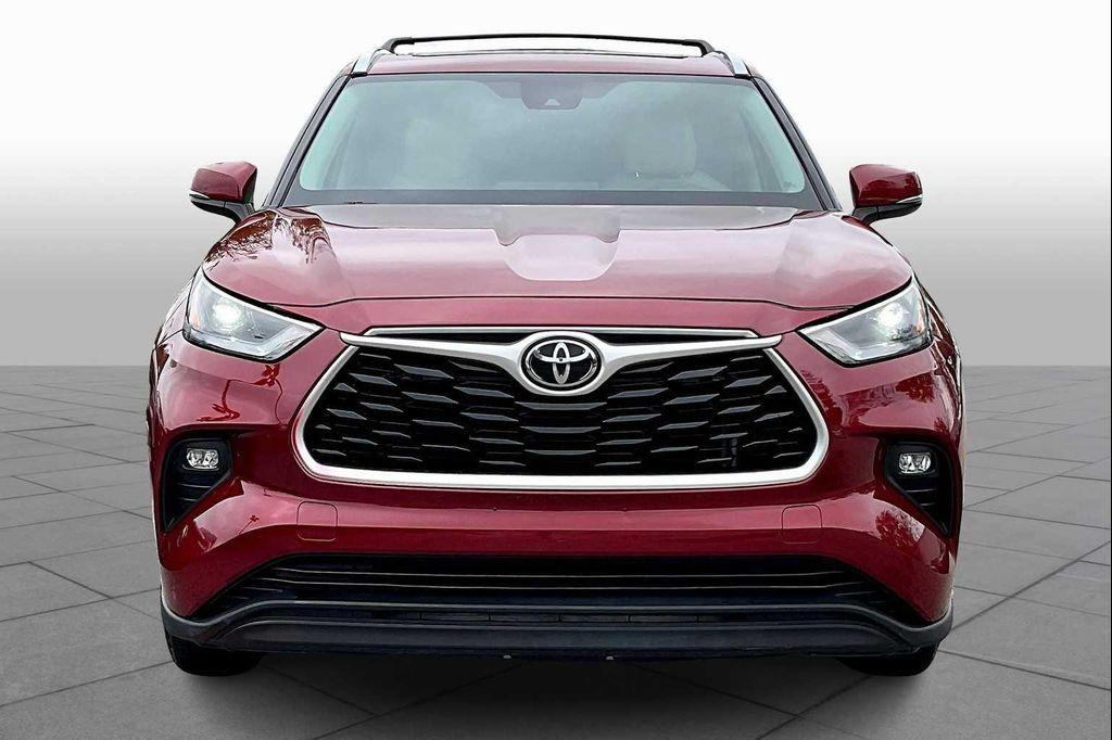 used 2022 Toyota Highlander car, priced at $31,301