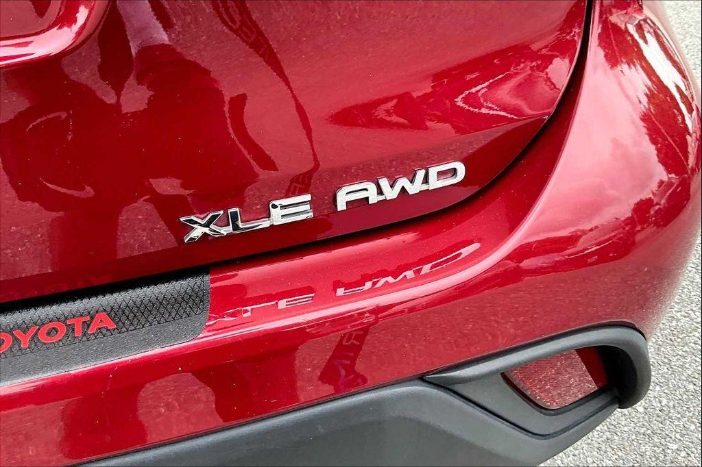 used 2022 Toyota Highlander car, priced at $31,301